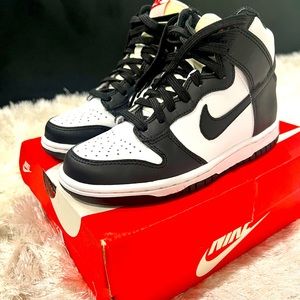 Nike Dunk High
Panda (2021)